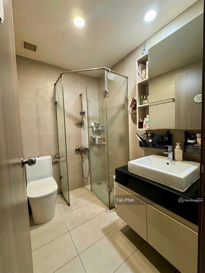 Giá tốt! chính chủ cần bán gấp ch galaxy 9 q4 dt 70m2 2pn 2wc,giá 1 tỷ 920 nội thất đầy đủ, còn tl
