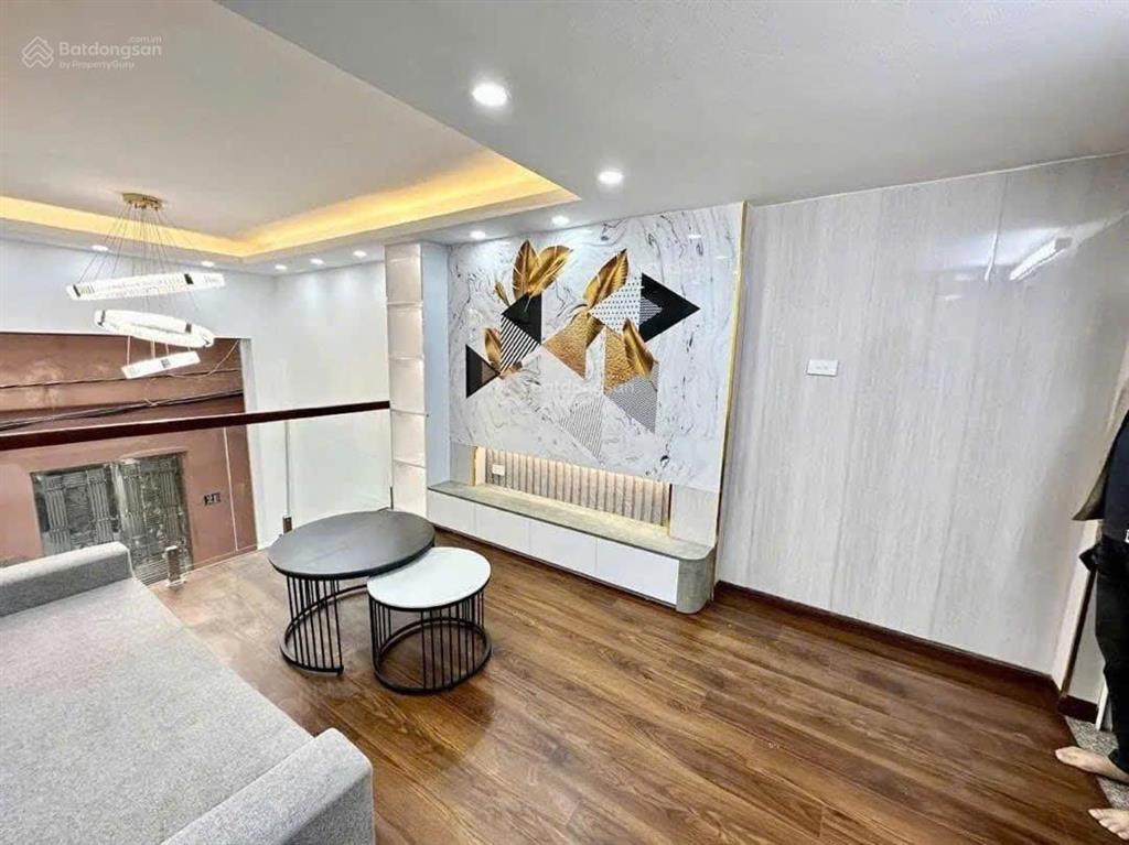 Bán nhà đẹp ở ngay  34m2  20m ra ôtô tránh  sát hồ điều hoà  đường  trường  chợ  trạm đủ cả