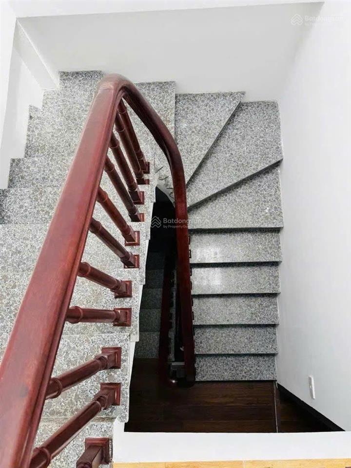 Bán nhà đẹp ở ngay  34m2  20m ra ôtô tránh  sát hồ điều hoà  đường  trường  chợ  trạm đủ cả