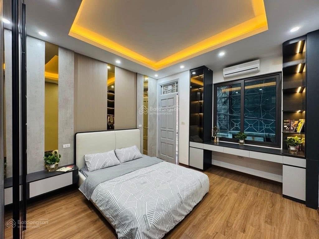 Hxh 1/ nguyễn văn công  ngay sân bay. 4m x 17m  3pn. bán nhanh đi định cư