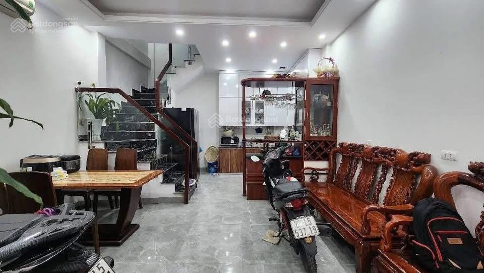 Hxh 1/ nguyễn văn công  ngay sân bay. 4m x 17m  3pn. bán nhanh đi định cư