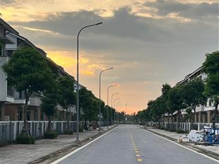 Bán nhanh shophouse centa vsip bắc ninh vị trí vàng giá tốt 7,1 tỷ