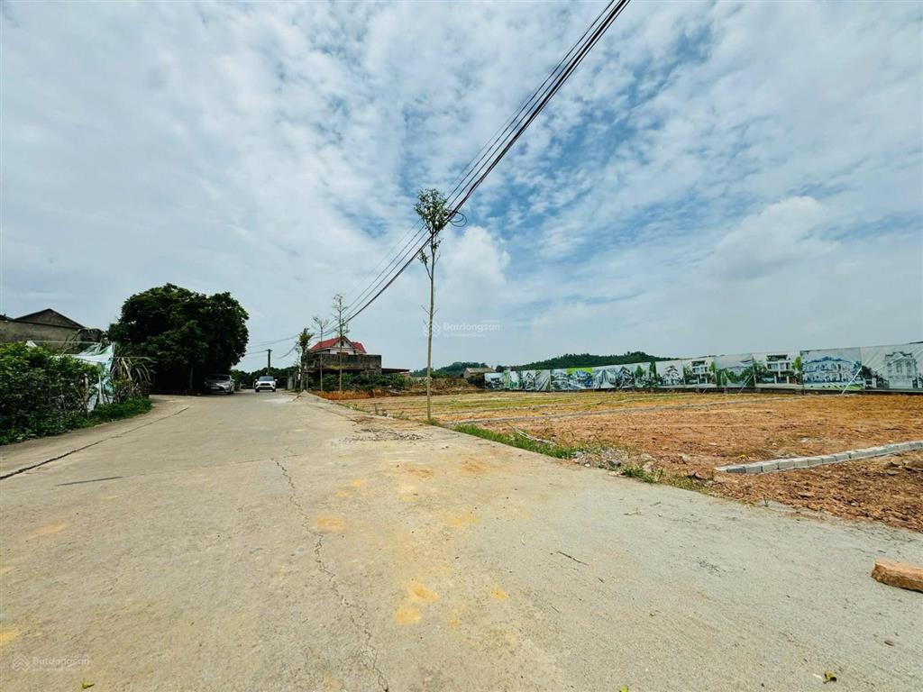 Lô đất đường 3 ô tô tránh vuông vắn dt 128m2