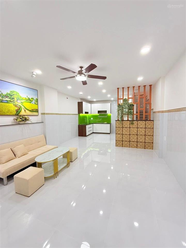 4.3 tỷ
 nhất chi mai p13 tb
 1/ hẻm 3m.  nhà 2 tầng (4*9) 2pnnở hậu 4.5m
 dtcn 37m2
 nguyên