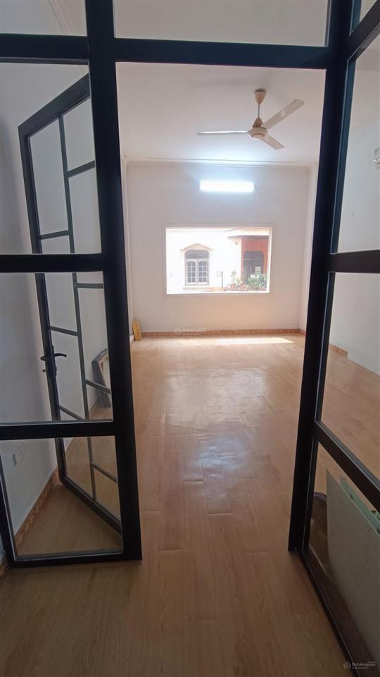 Cho thuê 2 tầng kinh doanh phố trung liệt