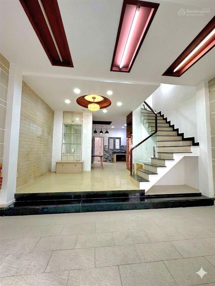 Nhà 2 mặt hẻm thoáng mát  hxh  cách mặt tiền chỉ 1 căn  thích hợp ở hoặc cho thuê