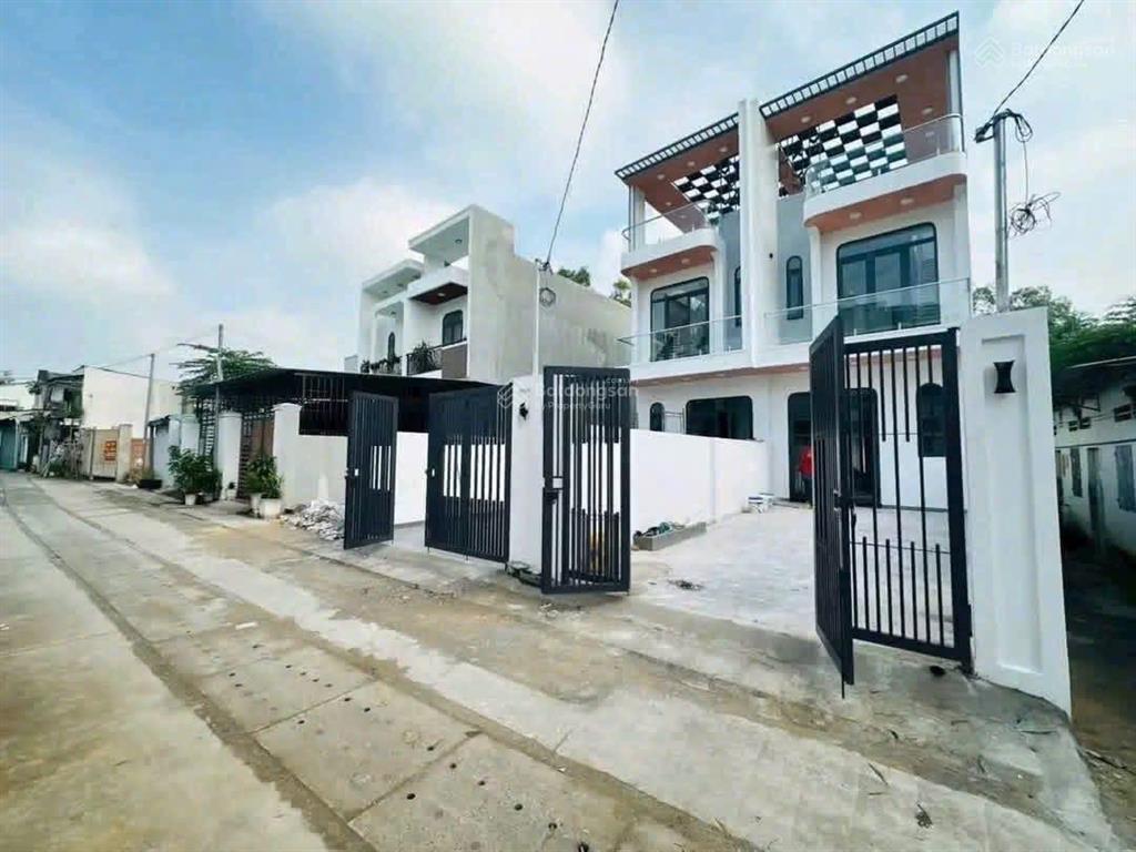 Siêu phẩm nhà thiết kế 1 trệt 2 lầu lê hồng phong, phú lợi, thủ dầu một.  0919 647 ***