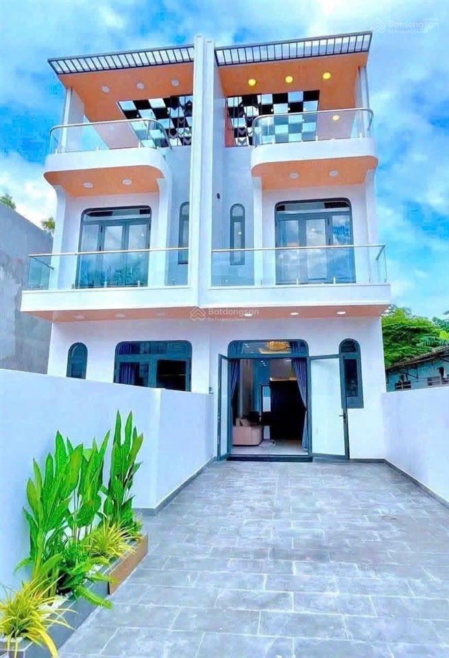 Siêu phẩm nhà thiết kế 1 trệt 2 lầu lê hồng phong, phú lợi, thủ dầu một.  0919 647 ***
