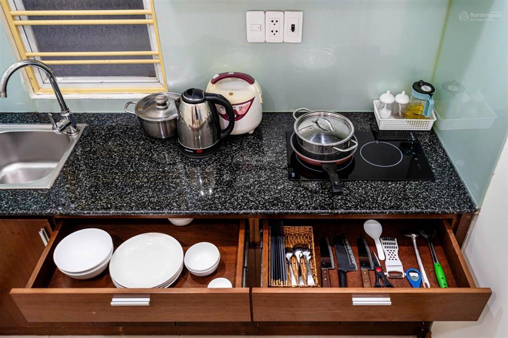 Cho thuê căn hộ 1pn tách bếp riêng thang máy thái văn lung quận 1, gần lê thánh tôn, hai bà trưng