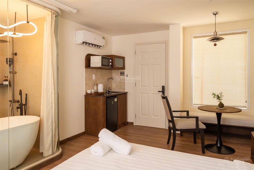 Cho thuê căn hộ 50m2 1pn, cửa sổ lớn, nguyễn trãi quận 1, gần chợ bến thành, công viên 23/9