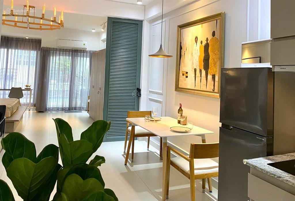 Cho thuê căn hộ tách bếp  ban công rộng  mới 100%  nằm tại khánh hội quận 1  ngay cầu ông lãnh