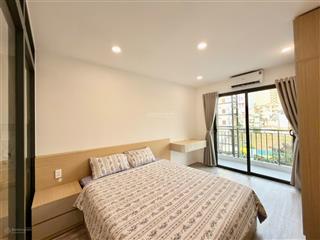 Cho thuê căn hộ 1pn ban công  mới 100%  mặt tiền nguyễn văn cừ quận 5  gần đh sư phạm, sát q1