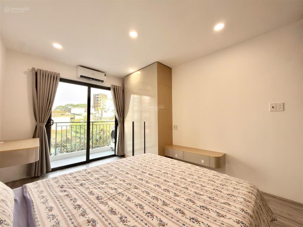 Cho thuê căn hộ 1pn ban công  mới 100%  mặt tiền nguyễn văn cừ quận 5  gần đh sư phạm, sát q1