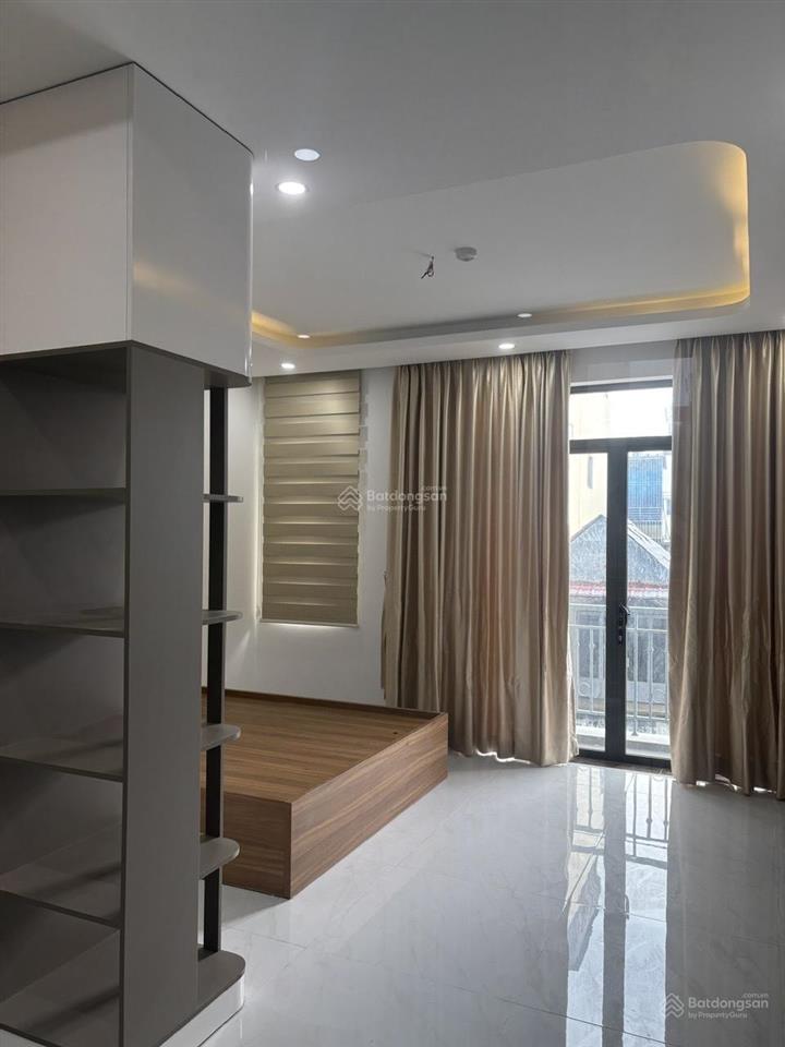 Cho thuê căn hộ có ban công, mới 100% tại nguyễn trãi q5 gần đh sư phạm, đh sài gòn, sát q1