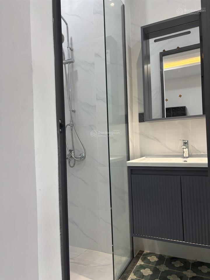 Cho thuê căn hộ có ban công, mới 100% tại nguyễn trãi q5 gần đh sư phạm, đh sài gòn, sát q1