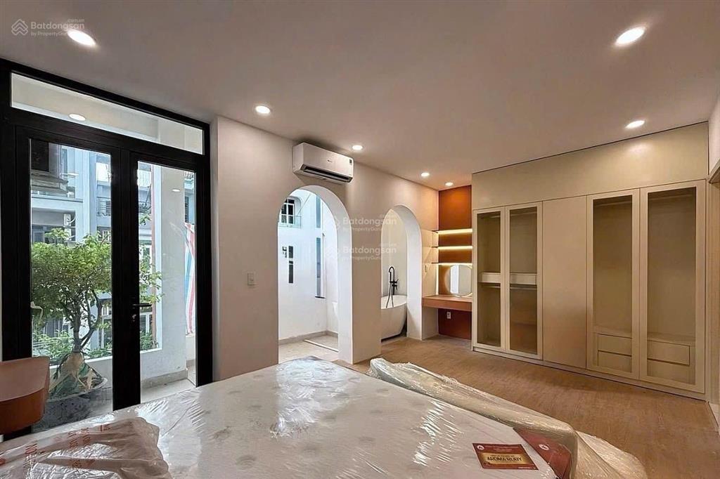 Cho thuê căn hộ 1pn  mới 100%  ban công  đường 3 tháng 2 quận 10, gần cầu vượt nguyễn tri phương