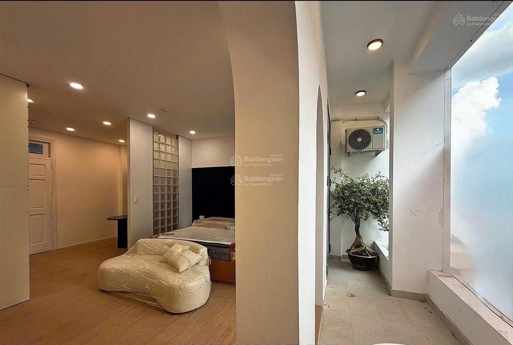 Cho thuê căn hộ 1pn  mới 100%  ban công  đường 3 tháng 2 quận 10, gần cầu vượt nguyễn tri phương