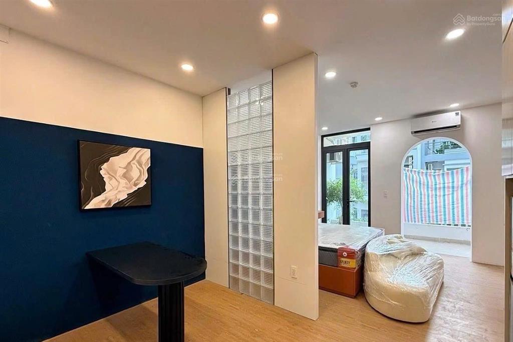 Cho thuê căn hộ 1pn  mới 100%  ban công  đường 3 tháng 2 quận 10, gần cầu vượt nguyễn tri phương