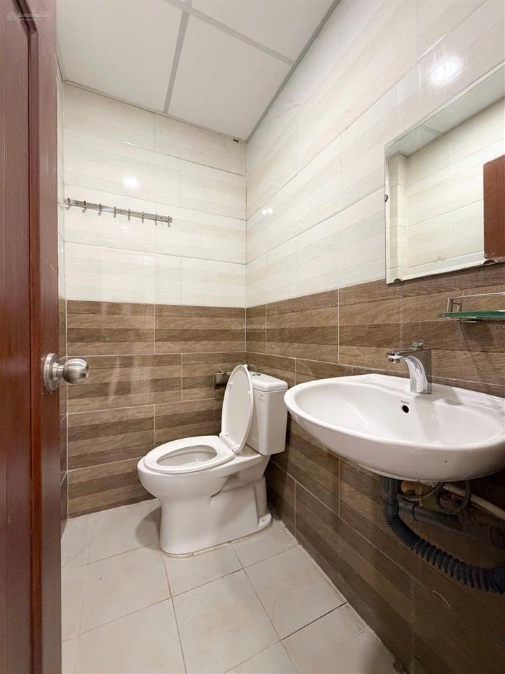 Cho thuê hộ 2pn ban công, tách bếp 50m2 tô hiến thành quận 10, gần vạn hạnh mall, thành thái, svh