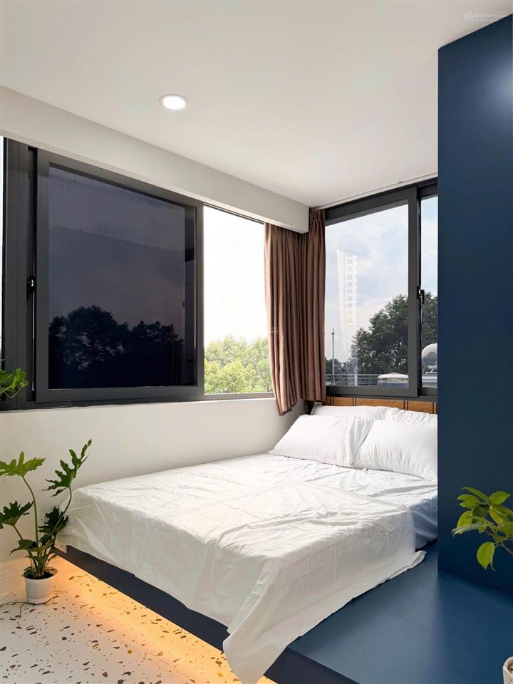 Cho thuê hộ 2pn ban công, tách bếp 50m2 tô hiến thành quận 10, gần vạn hạnh mall, thành thái, svh