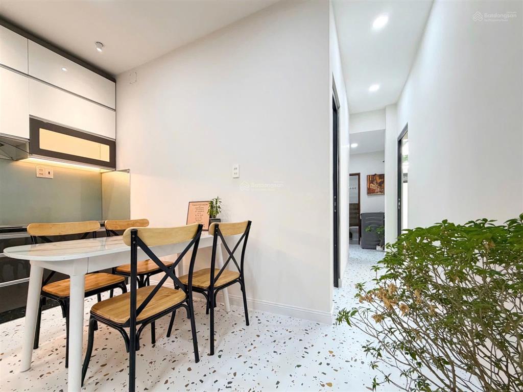 Cho thuê hộ 2pn ban công, tách bếp 50m2 tô hiến thành quận 10, gần vạn hạnh mall, thành thái, svh