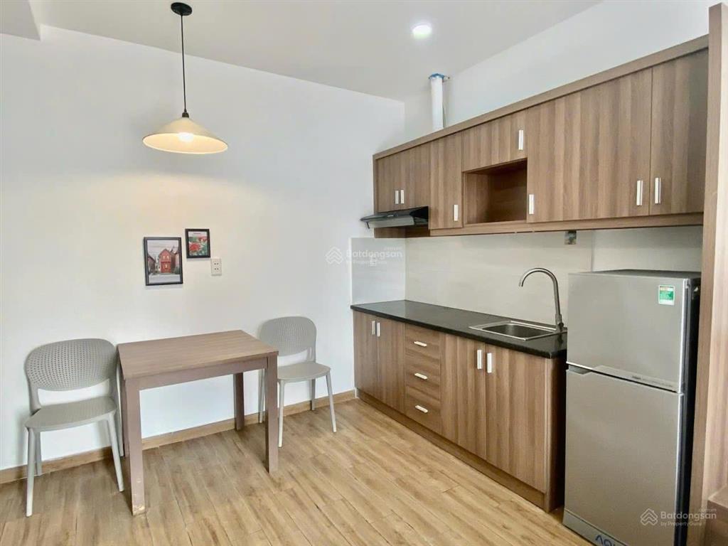 Cho thuê căn hộ 1pn 40m2 ban công thoáng  đường trần nhật duật quận 1 ngay gần sát chợ tân định