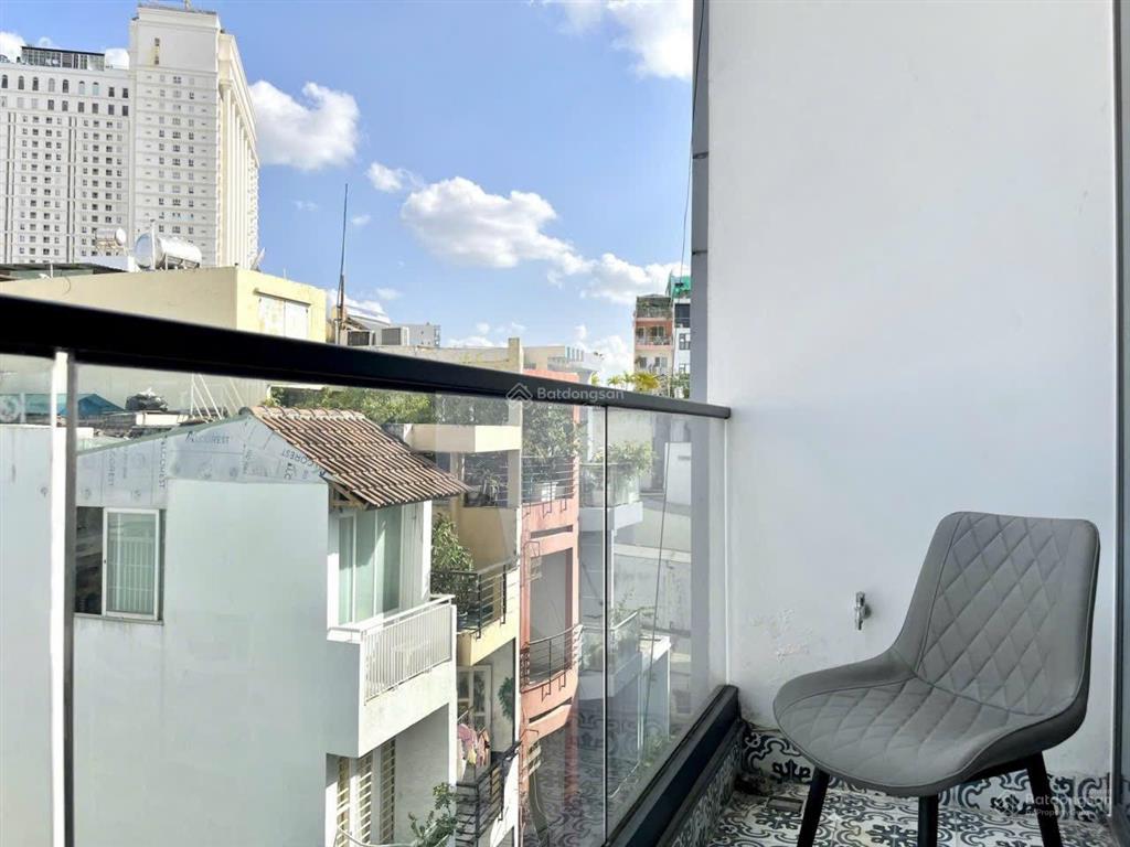 Cho thuê căn hộ 1pn 40m2 ban công thoáng mát  mặt tiền hai bà trưng, quận 1, gần ngay chợ tân định