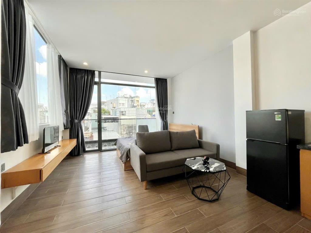 Cho thuê căn hộ 1pn 40m2 ban công thoáng mát  mặt tiền hai bà trưng, quận 1, gần ngay chợ tân định
