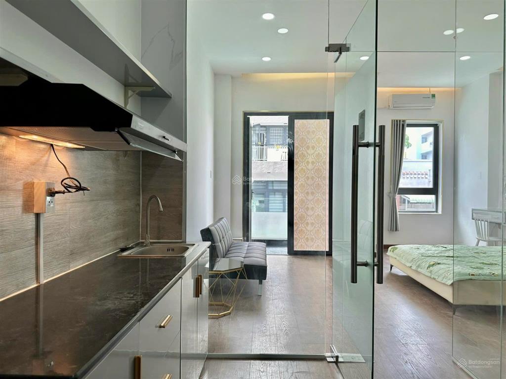Cho thuê căn hộ 1pn 40m2 mới 100% tách bếp  đường trần quang diệu, q3, ngay cầu trần quang diệu