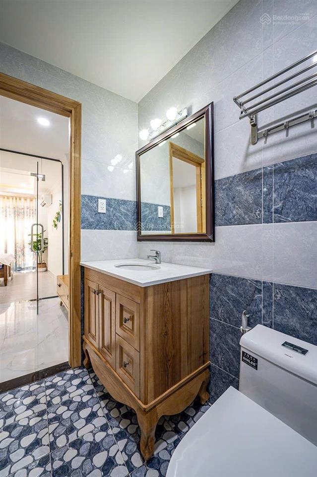 Cho thuê căn hộ 1pn 40m2 ban công thoáng mát  đường đề thám, quận 1, gần ngay đh văn lang