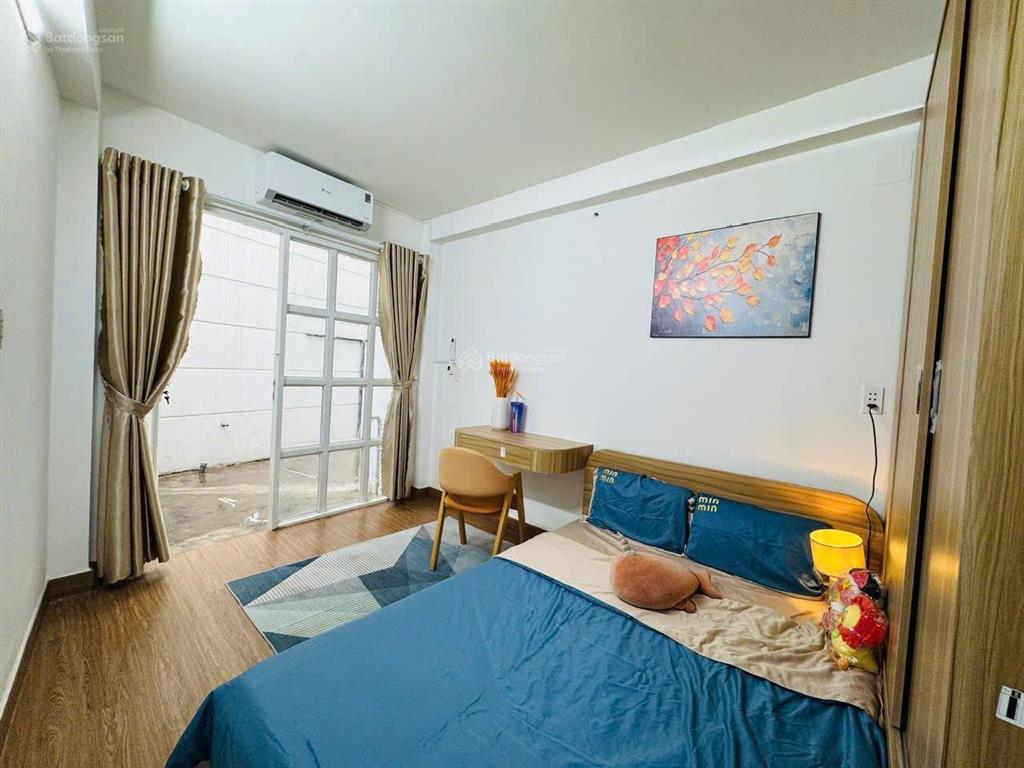 Cho thuê căn hộ 1pn mới 100% sân rộng tách bếp  đường trần quang diệu quận 3, gần bờ kè, lê văn sỹ