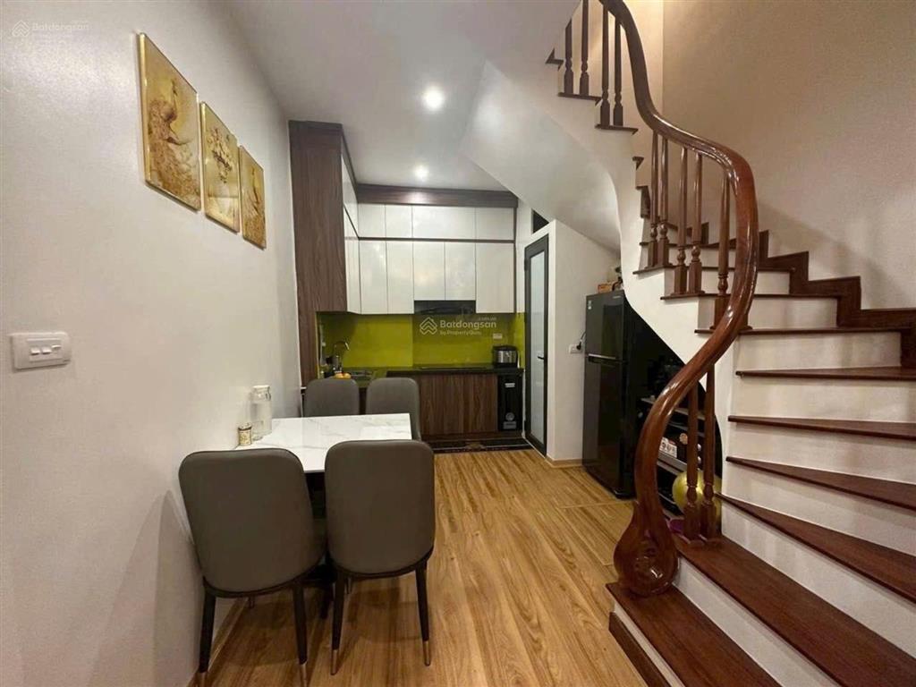 Bán nhà thanh lân hoàng mai 30m2 4 tầng ngõ rộng gần ô tô, giá 6.3 tỷ