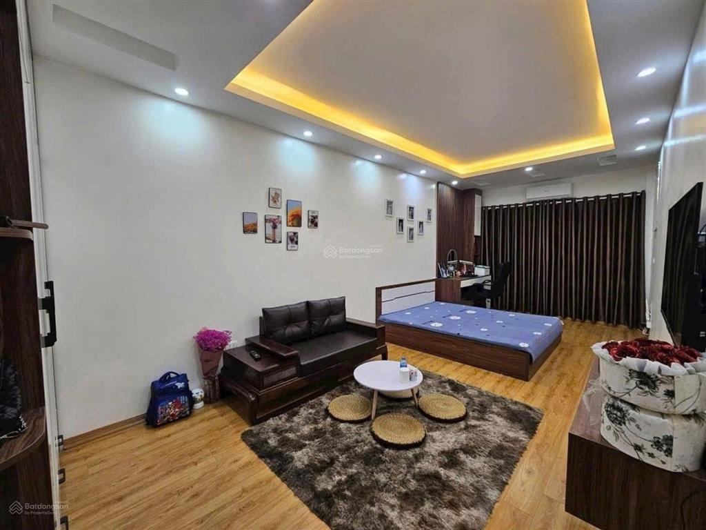 Bán nhà thanh lân hoàng mai 30m2 4 tầng ngõ rộng gần ô tô, giá 6.3 tỷ