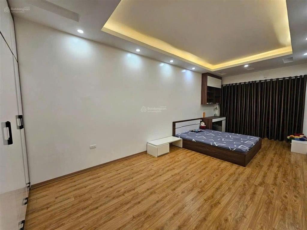 Bán nhà thanh lân hoàng mai 30m2 4 tầng ngõ rộng gần ô tô, giá 6.3 tỷ
