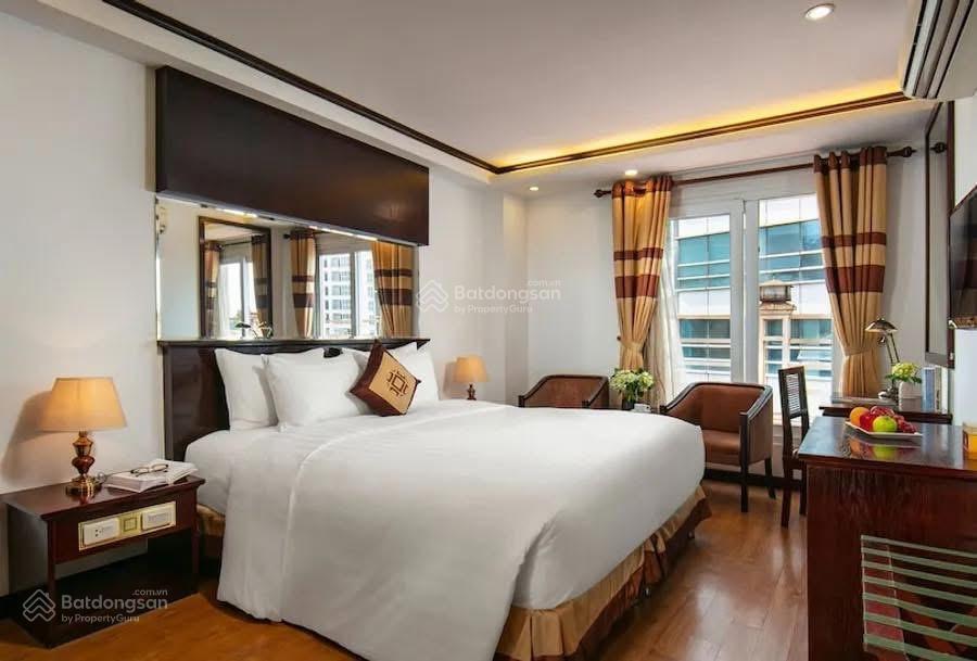 Bán khách sạn ba đình 206m2, 12 tầng view hồ trúc bạch dòng tiền 5.5 tỷ/năm  sky bar cực đẹp