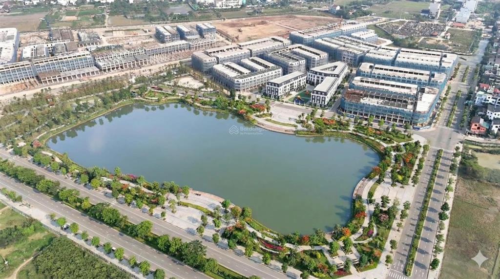 Shophouse 75m2 đường nối hoàng quốc việt kéo dài, đối diện bể bơi, view đẹp thoáng.