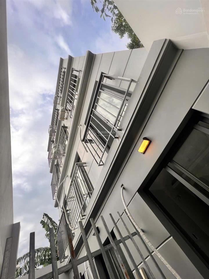 Bán nhà căn hộ dv 24p(21+3), thuê khoán 90tr/tháng 5 tầng đường nguyễn thị định quân 2. bán 17.8 ty