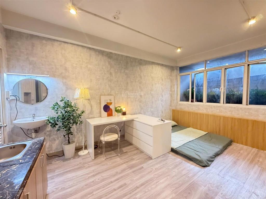 Hơn 5tr  studio ban công, thang máy  sát chợ nguyễn tri phương