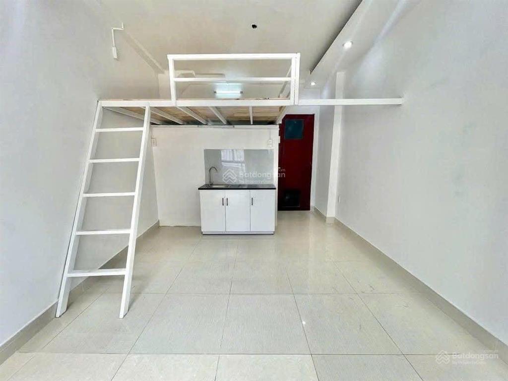 Nhỉnh 5x  duplex ban công siêu thoáng  nằm trung tâm q10