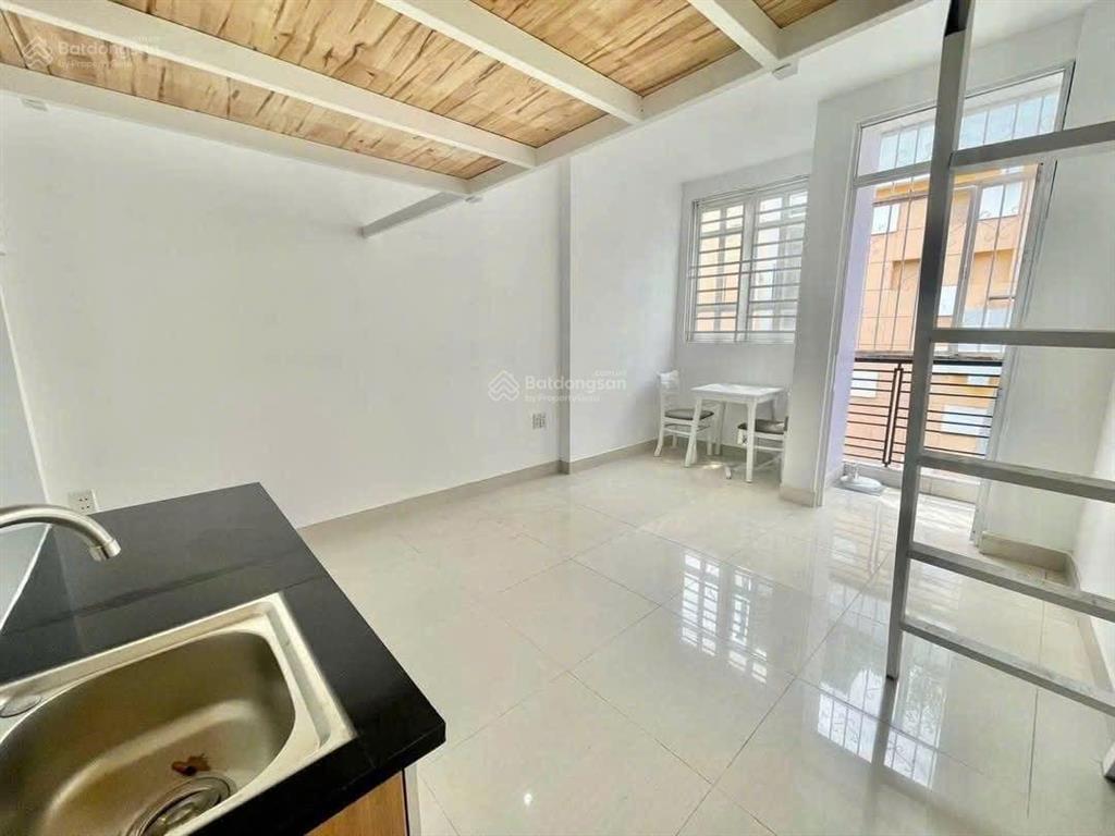 Nhỉnh 5x  duplex ban công siêu thoáng  nằm trung tâm q10