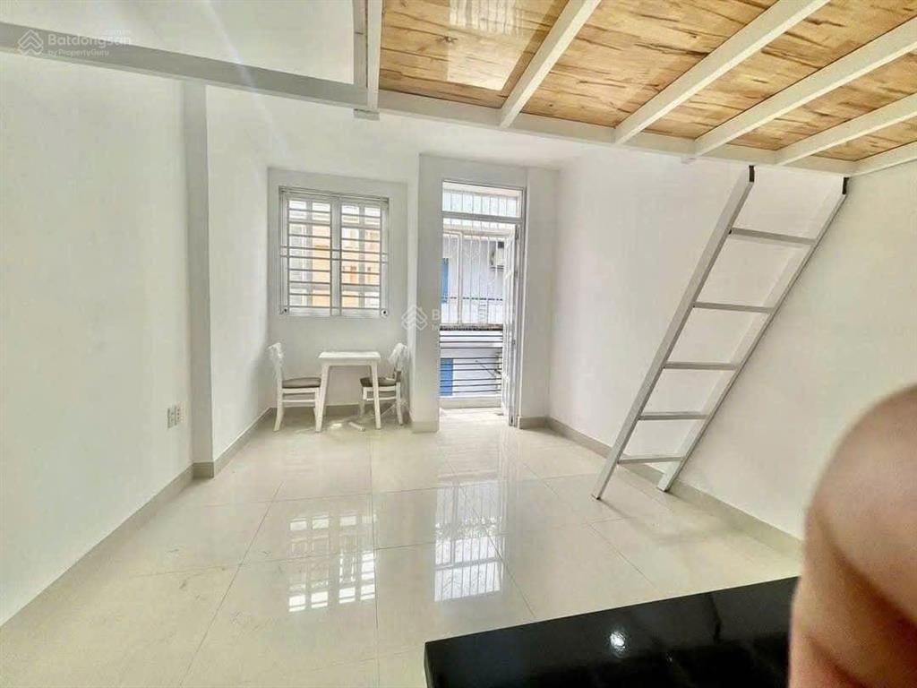 Nhỉnh 5x  duplex ban công siêu thoáng  nằm trung tâm q10