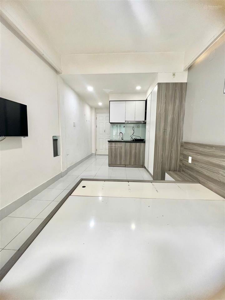 Hơn 6x  studio ban công  tiện đến chợ tân định vài phút