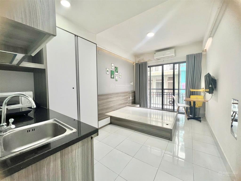 Hơn 6x  studio ban công  tiện đến chợ tân định vài phút