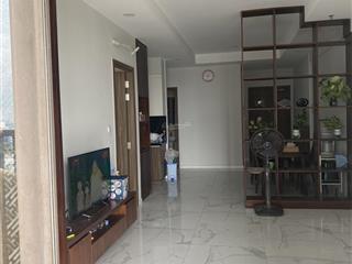 Căn hộ 85m2, hướng tây nam thoáng mát, view rất đẹp.