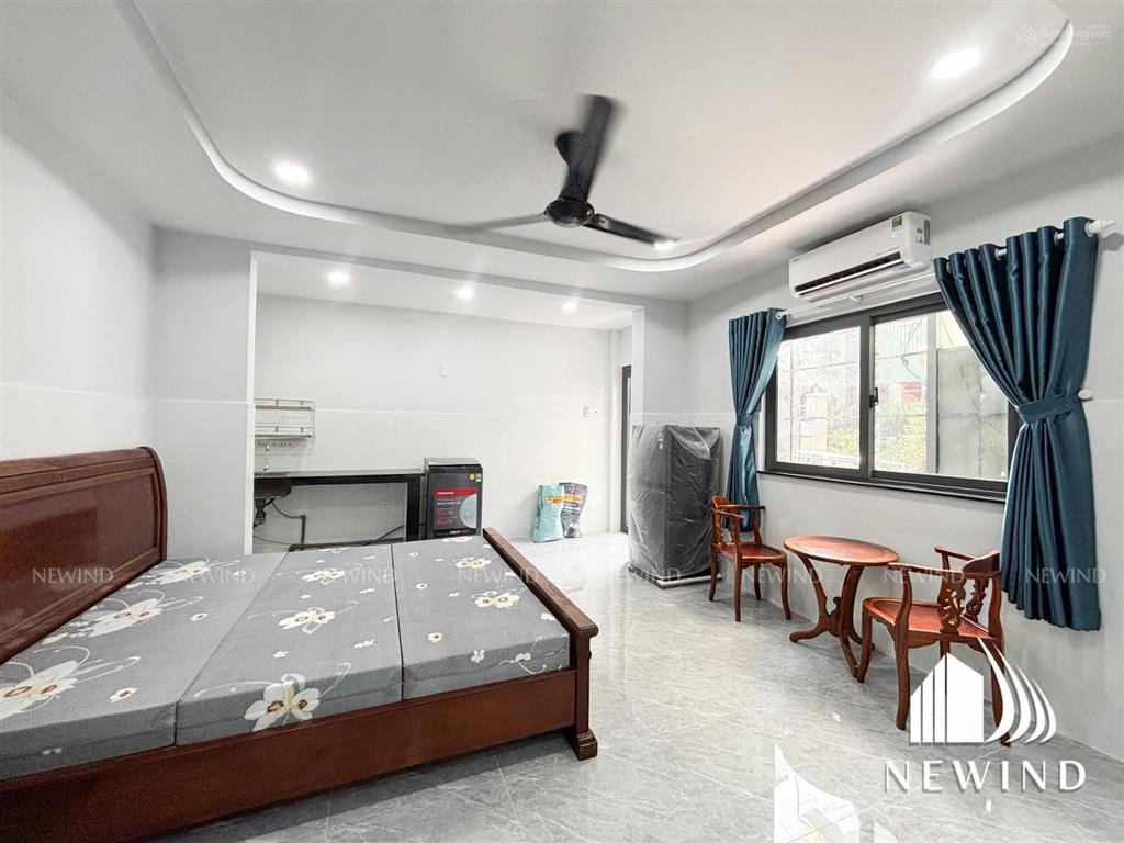 Cho thuê phòng 35m2 cửa sổ lớn có máy giặt riêng nằm cạnh phú mỹ hưng