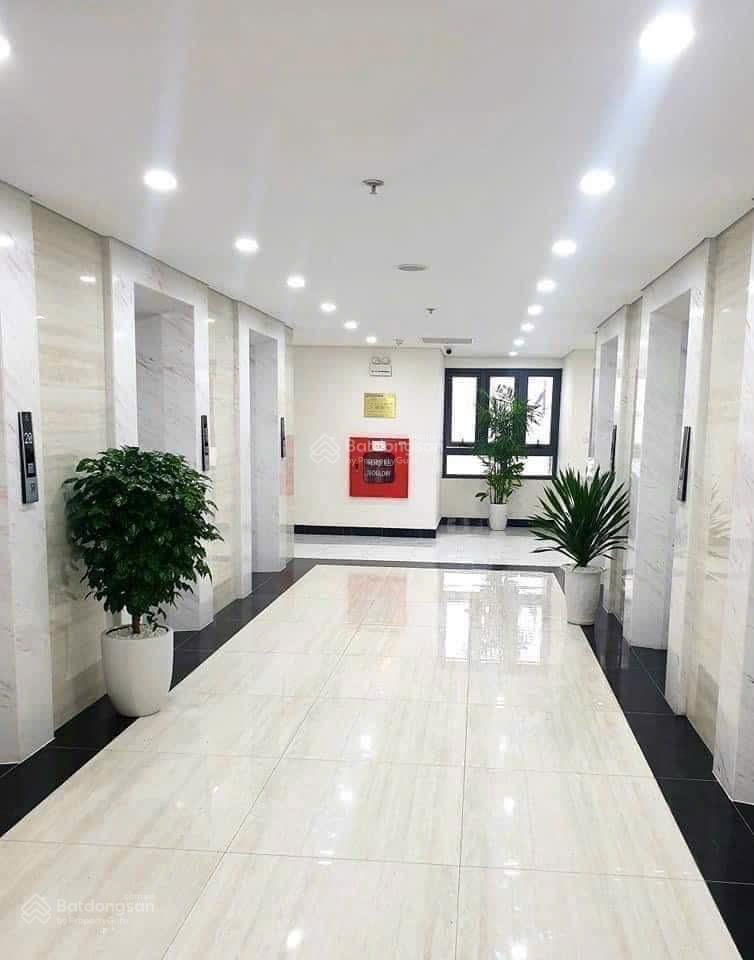Nhà tôi cần tiền gấp giảm sâu bán căn hộ 69,9m2 tòa thăng long capital hướng đông