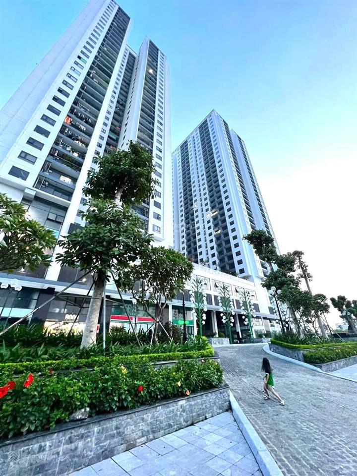 Nhà tôi cần tiền gấp giảm sâu bán căn hộ 69,9m2 tòa thăng long capital hướng đông