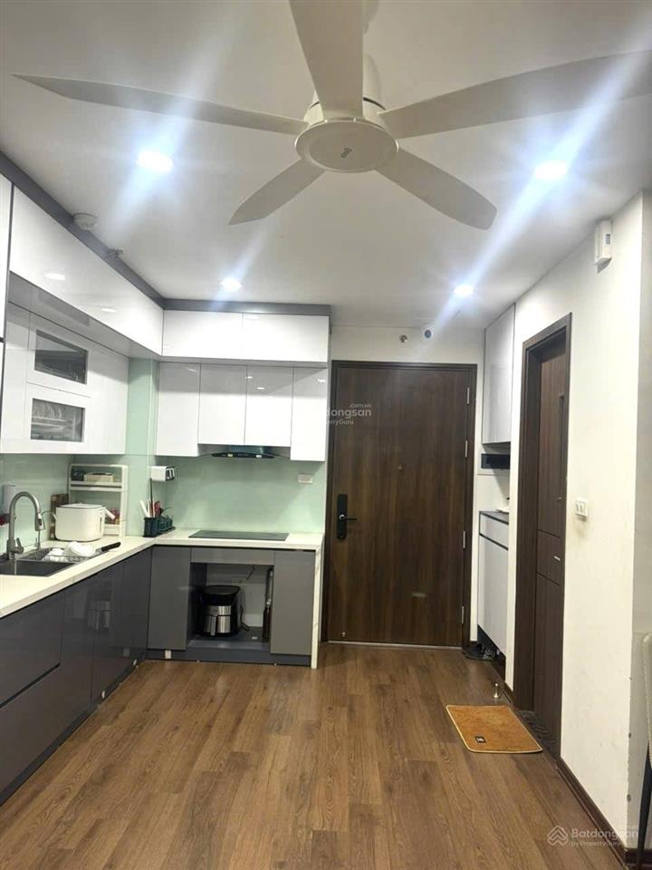 Nhà tôi cần tiền gấp giảm sâu bán căn hộ 69,9m2 tòa thăng long capital hướng đông