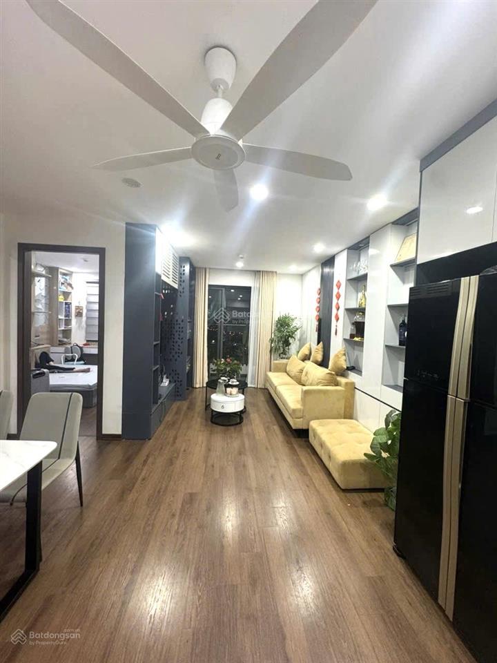 Nhà tôi cần tiền gấp giảm sâu bán căn hộ 69,9m2 tòa thăng long capital hướng đông