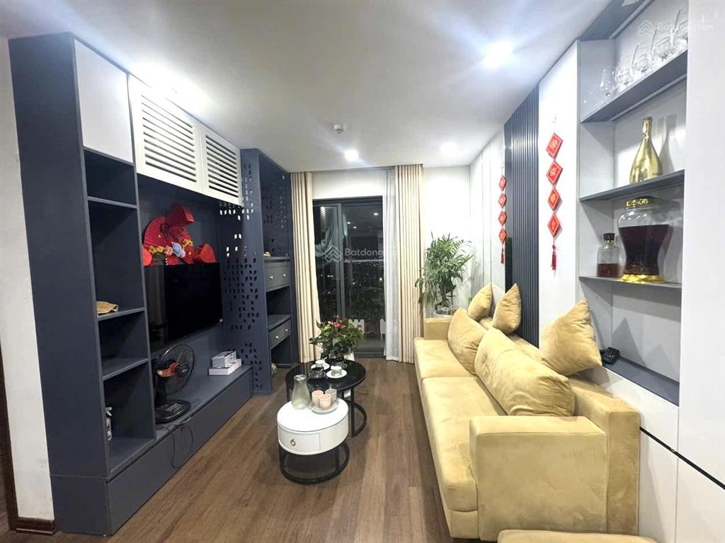 Nhà tôi cần tiền gấp giảm sâu bán căn hộ 69,9m2 tòa thăng long capital hướng đông